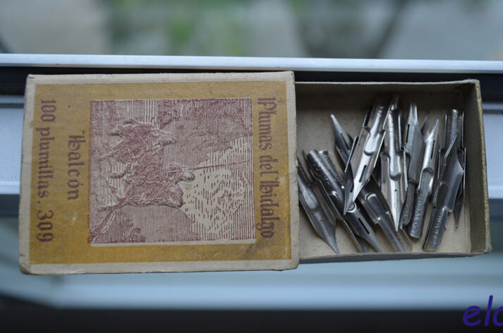 Plumines con su caja